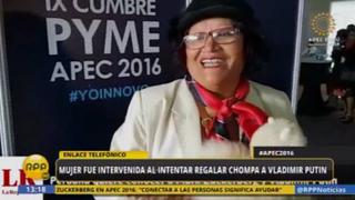 APEC 2016: Detienen a mujer que quiso regalarle chompa a Putin