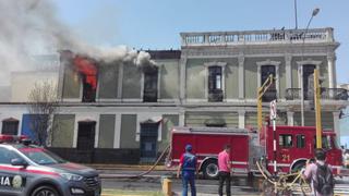 Cercado de Lima: incendio afecta casona de Av. Tacna [FOTOS]