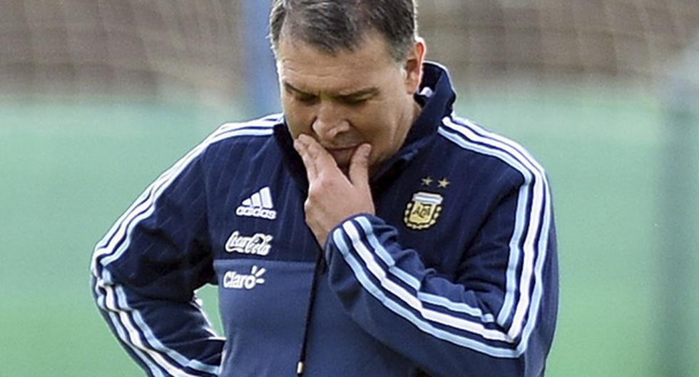 Gerardo Martino tiene dolor de cabeza por las dos bajas de cara al Chile vs Argentina por Eliminatorias. (Foto: Getty Images)