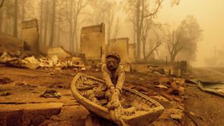 El devastador incendio forestal Dixie amenaza a miles de viviendas en California