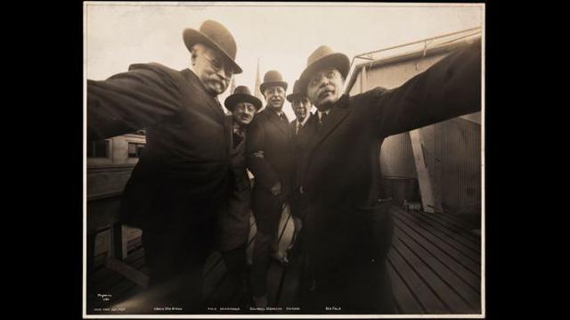 El primer 'selfie' de la historia se tomó en 1920 - 1