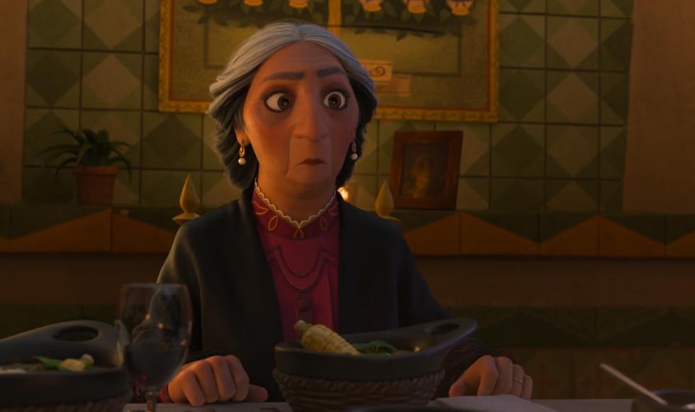 Alma Madrigal in front of her plate of ajiaco.  (Photo: Screenshot)
