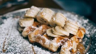 Waffles de banana y nueces con harina de coco 