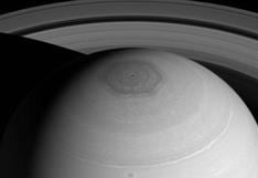 NASA 'confronta' a la pequeña Mimas con los gigantescos anillos de Saturno