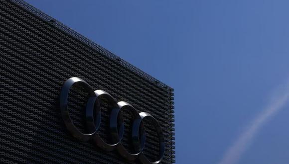 El logotipo de Audi se ve fuera de un concesionario de automóviles Audi en Bruselas, Bélgica, 1 de junio de 2023