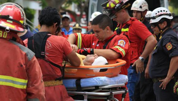 La p&oacute;liza entrega a los bomberos cubrir&aacute; gratuitamente casos de muerte accidenta e invalidez total permanente. (Archivo El Comercio)