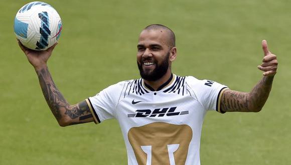 Dani Alves fue oficializado este sábado como nuevo fichaje de Pumas. (Foto: AFP)