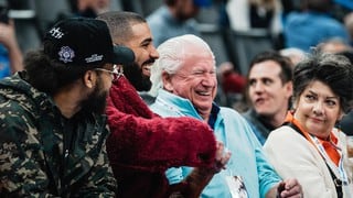 El selfie de Drake con sus “nuevos padres”: una pareja de esposos que no sabía quién era él