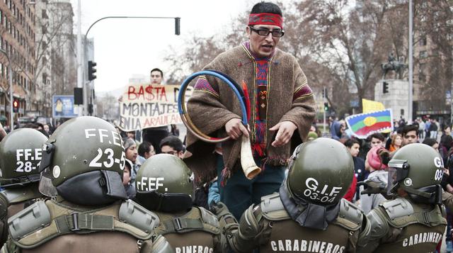 Mapuches protestan contra transportistas y represión policial - 1