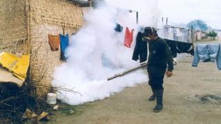 Fumigarán 50 mil casas tras alerta roja por brote del dengue