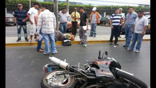 Combi de la ruta Ventanilla - Lima arrolló a motociclista en Av. Argentina
