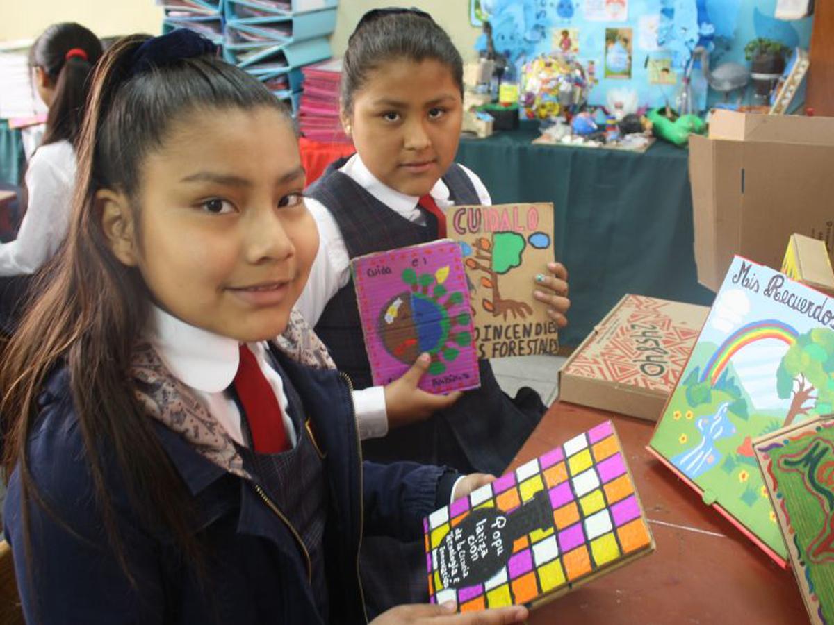 Las niñas que cuentan historias en libros hechos con cartón reciclado |  TECNOLOGIA | EL COMERCIO PERÚ
