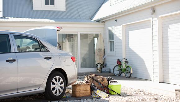 ¿Cómo asegurar tu casa durante un largo viaje?