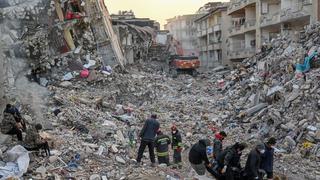 Gobierno turco planea derribar unos 50 mil edificios con serios daños tras terremoto