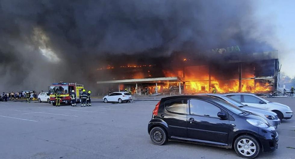 Kremenchuk. Imagen del centro comercial atacado, hoy, 27 de junio del 2022. AP