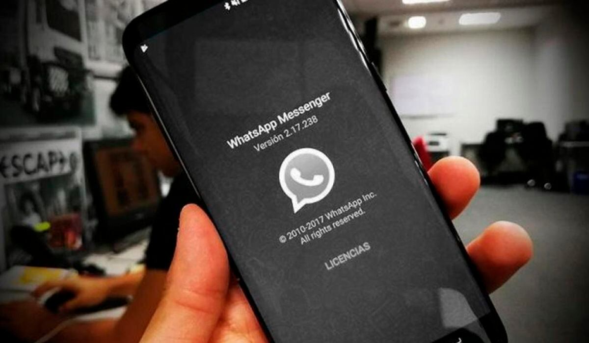 El "modo oscuro" de WhatsApp se espera que se implemente el próximo año. (Foto: Peru.com)
