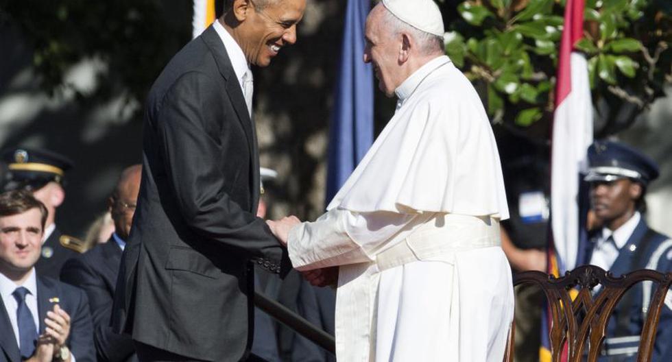 Barack Obama recibió al papa Francisco en ceremonia en la Casa Blanca. (Foto: EFE)