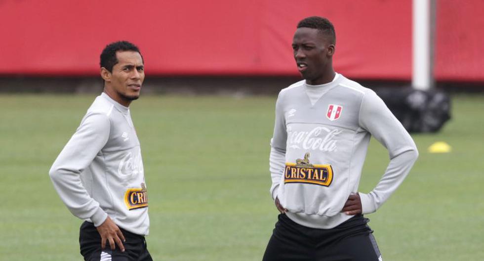 Luis Advíncula y Carlos Lobatón vienen participando en los entrenamientos de la selección peruana en la Videna. (Foto: EFE)