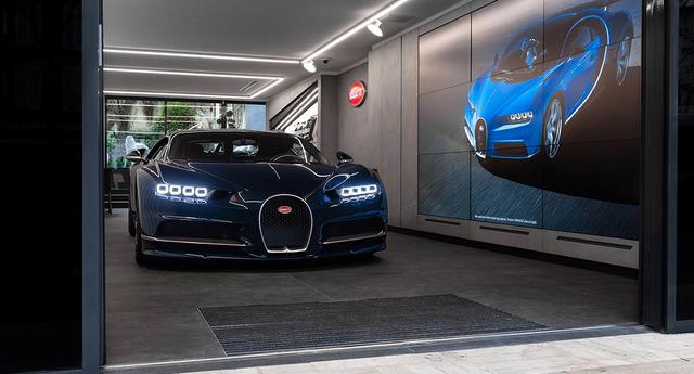 No se trata de un showroom normal, sino más bien de un espacio pensado para resaltar la imagen de Bugatti en la capital francesa. (Fotos: Bugatti).