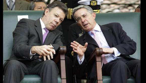 Santos aseguró que Uribe quiso negociar con las FARC en Brasil