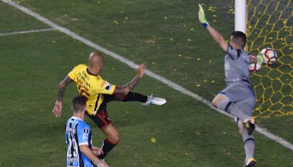 El arquero del Gremio, Marcelo Grohe, realizó una atajada impresionante en el duelo ante Barcelona por la Copa Libertadores. (Foto: agencias)