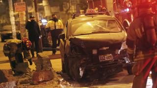 SJM: Policía Nacional detiene a taxista que huyó tras chocar contra muro de concreto | VIDEO