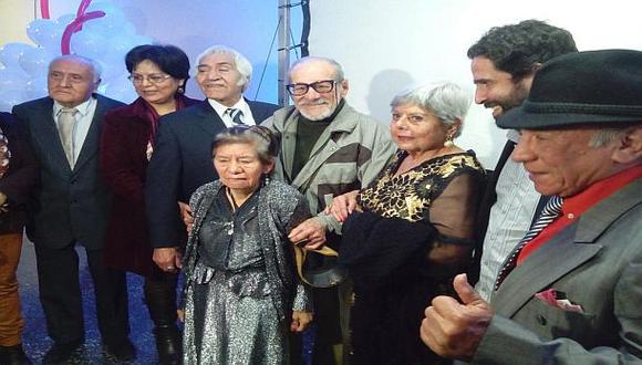 Actores de la película 'Viejos amigos' visitaron Hogar Canevaro