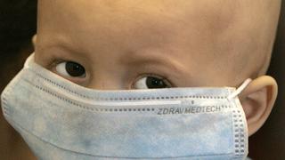 Cómo el tratamiento de niños con cáncer se ha visto amenazado por el coronavirus en Latinoamérica
