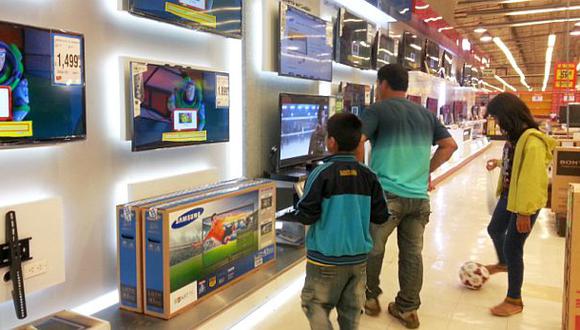 Saga Falabella e Hiraoka son los principales lugares de compra de televisores y equipos de sonido en Lima. (Foto: Iv&aacute;n &Aacute;lvarez A.)