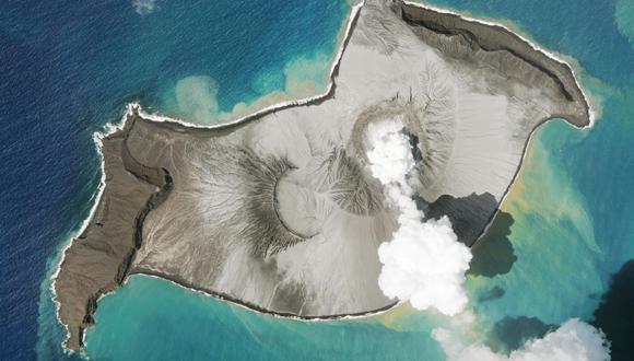 Imágenes satelitales mostraban al Hunga Tonga-Hunga Haa’pai emitir gases una semana antes de su erupción. (Foto: Planet Labs PBC vía Reuters)