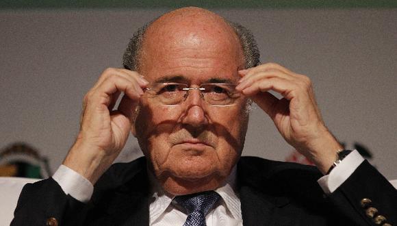 Blatter a sus rivales: “No hablen, salgan y luchen, ya verán”