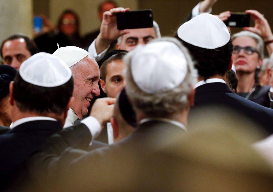 Papa Francisco visita por primera vez la sinagoga de Roma - 10