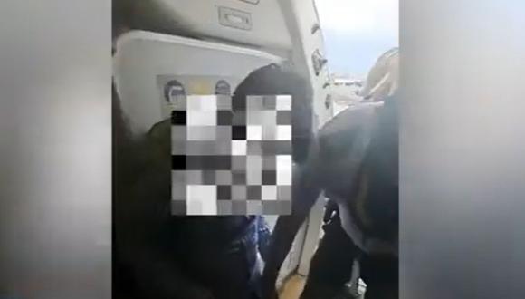 Ladrón de celulares fue detenido al interior de un avión en Arequipa | Captura de video / Buenos Días Perú