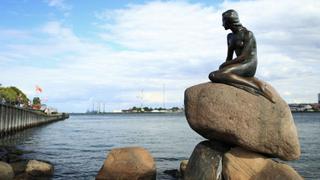 La Sirenita de Copenhague: los 100 años de una de las estatuas más atacadas