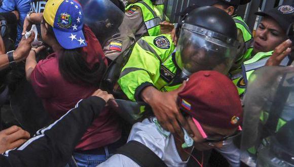 Venezuela: Policía y civiles armados impiden marcha opositora