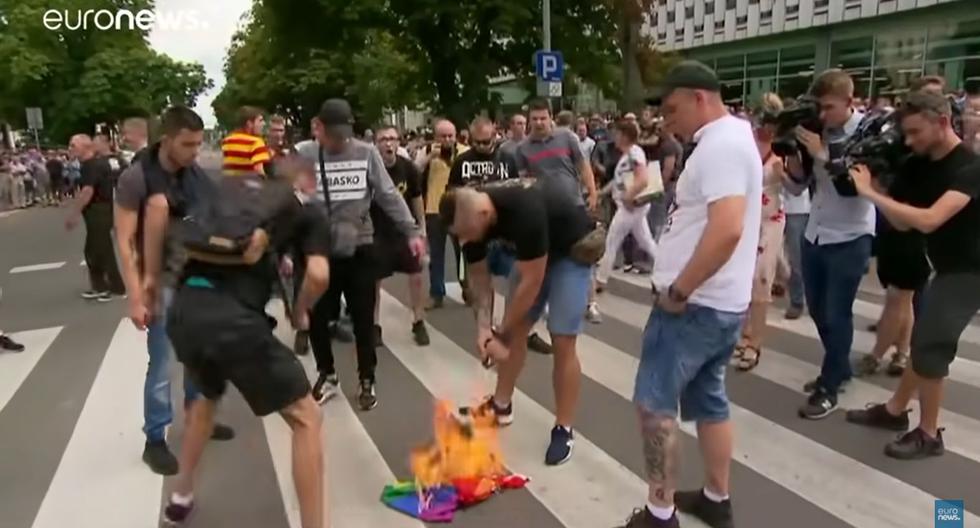 Grupos ultranacionalistas de Polonia sabotearon la primera marcha por la igualdad de Bialystok, en julio del 2019. (Fuente You Tube, Euronews)
