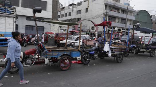 Mercado informal en la avenida Pablo Patrón