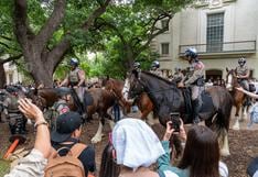 Texas envía policías a caballo para dispersar y detener estudiantes propalestinos
