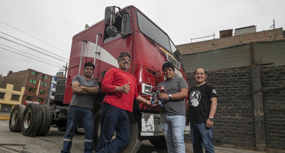 Lima 20 de mayo 2023Grupos de Fans de la película Transformers consiguen camión para proyecto de maqueta grande del personaje Optimus PrimeFotos: Julio Reaño/@Photo.gec
