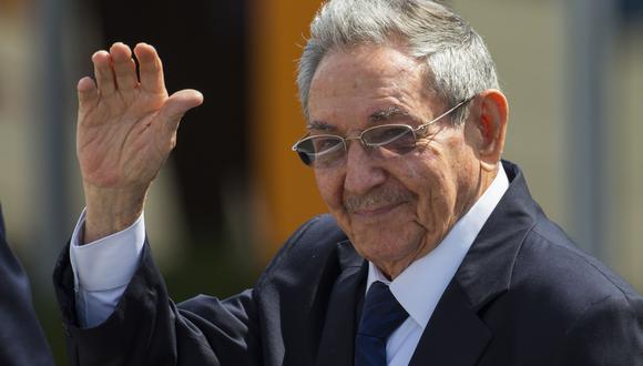 El presidente de Cuba, Raúl Castro, permanecerá dos meses más en su cargo. (Foto: AP).