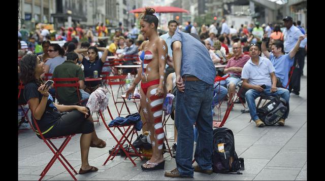 Respaldan a las chicas en "topless" de Times Square  - 13