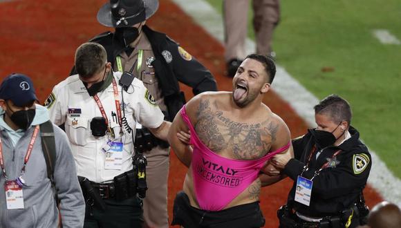 Yuri Andrade saltó al campo del Super Bowl 2021 en el cuarto tiempo. (Foto: EFE)