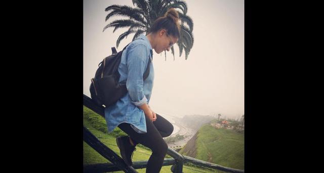 Karina Jodán optó por quedarse en Lima. Aquí la vemos en una caminata por el malecón de Miraflores. (Foto: Instagram)