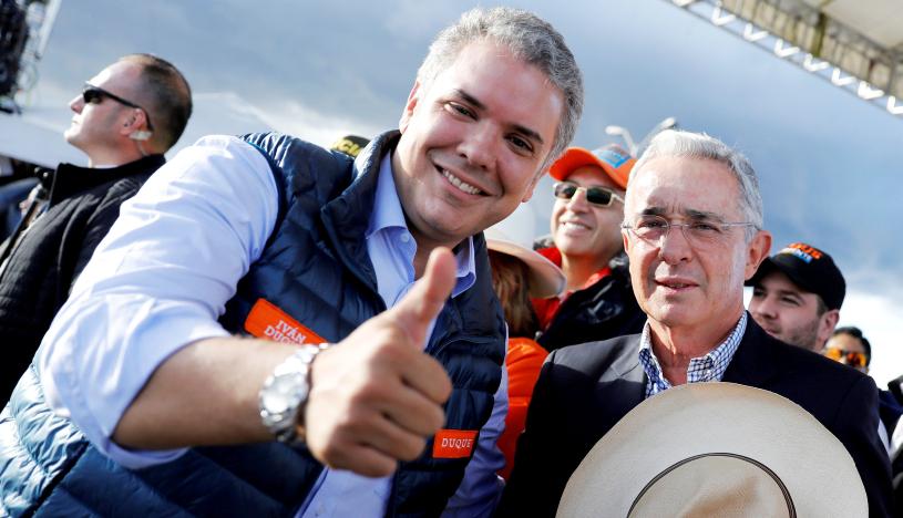 Iván Duque junto con el ex presidente Álvaro Uribe.  El pupilo del afamado político será el presidente de Colombia a partir del 7 de agosto. (Foto: Reuters/Nacho Doce)