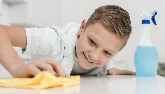 Fomentar el gusto por ayudar con las tareas del hogar en tu hijo puede requerir tiempo, paciencia y un enfoque positivo.