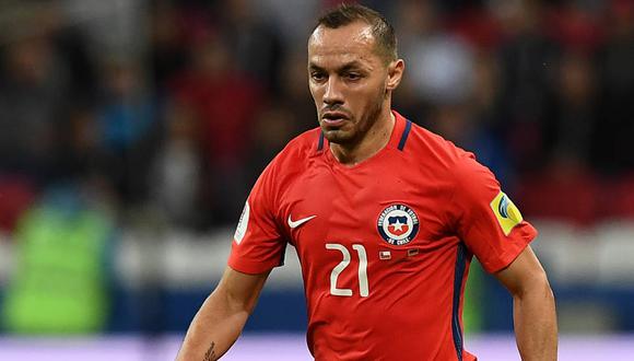 Marcelo Díaz ha sido un futbolista fundamental en la selección chilena. Sin embargo, sus último errores hicieron que quedara fuera de la nómina final de las Eliminatorias Rusia 2018. (Foto: AFP)