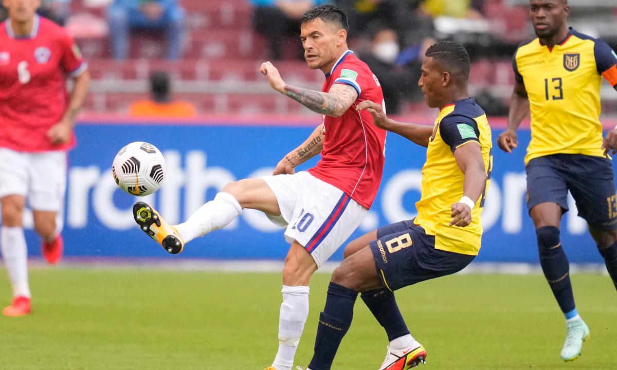 Ecuador y Chile igualaron en el estadio Casa Blanca de Quito y se reparten un punto cada uno. | Foto: AFP