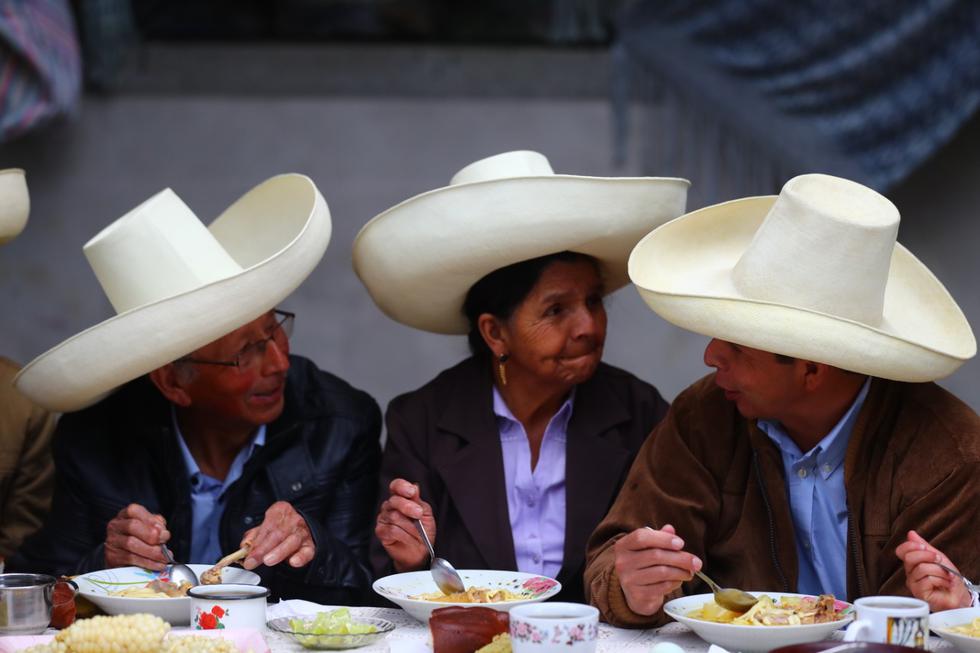 En el desayuno electoral estuvieron presentes los padres del candidato presidencial por Perú Libre, Pedro Castillo. La actividad contó contó con productos típicos de Cajamarca. (Foto: Hugo Curotto / @photo.gec)