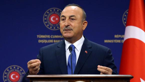 El ministro de Relaciones Exteriores de Turquía, Mevlut Cavusoglu, asiste a una conferencia de prensa en Ankara, Turquía.  (Foto: Adem ALTAN / AFP).