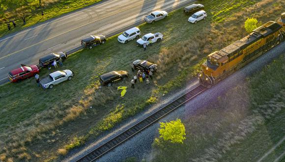 Dos muertos entre un grupo de migrantes hallado en un tren en Texas. (Foto: AP)